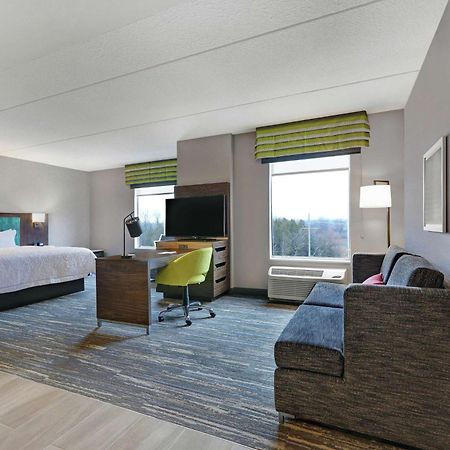 Hampton Inn Peterborough Exterior photo